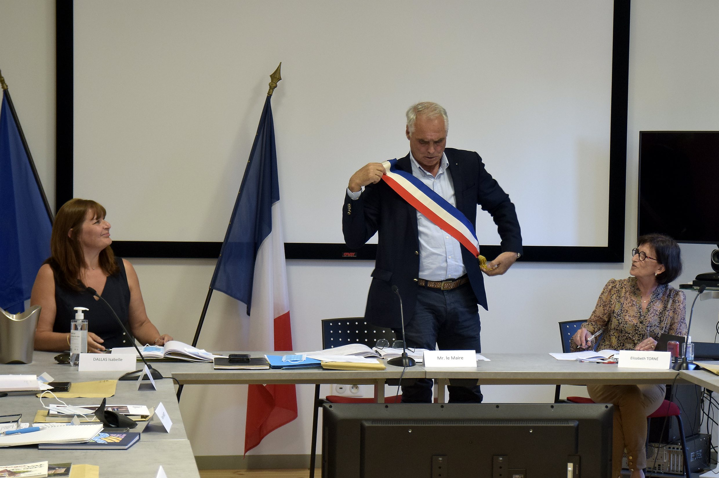 François Rivière remet son écharpe pour un nouveau mandat 
