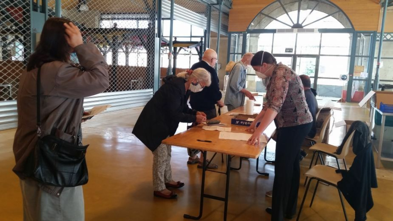 Distribution de masques auprès des Mirandais