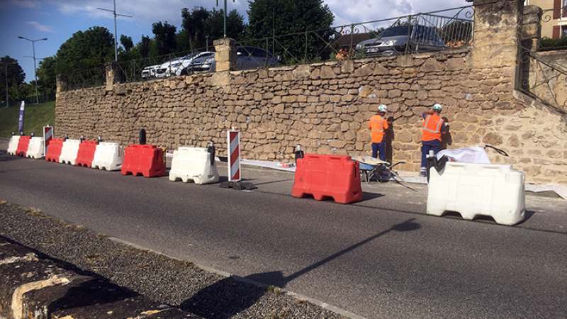 Travaux RN 21: mur de soutènement de la place Noulens