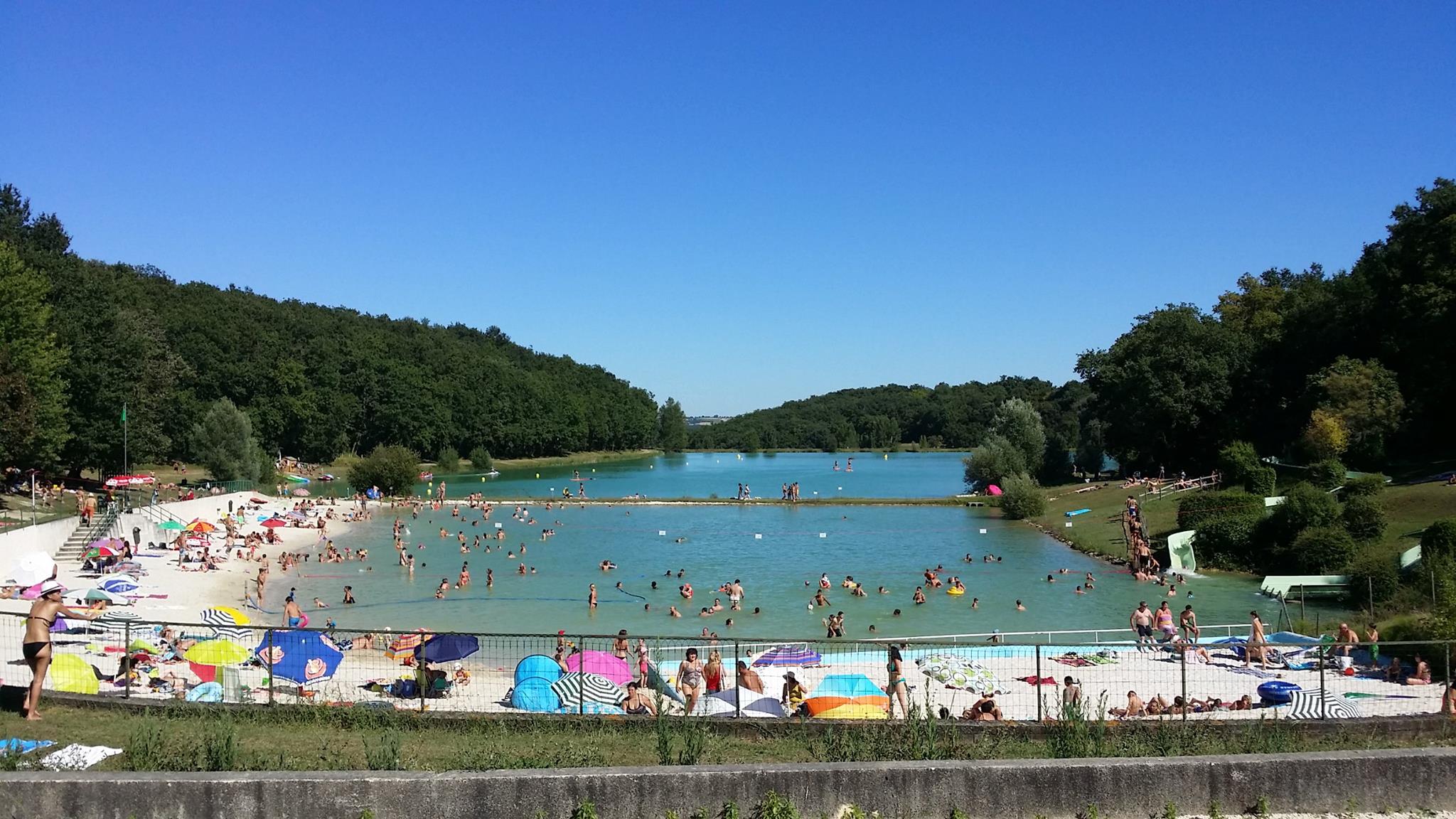 La base de loisirs et sa plage