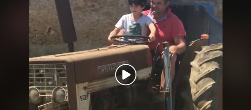 L'Amour est dans le Pré - Pierre et Frédérique font le buzz avec leur vieux tracteur