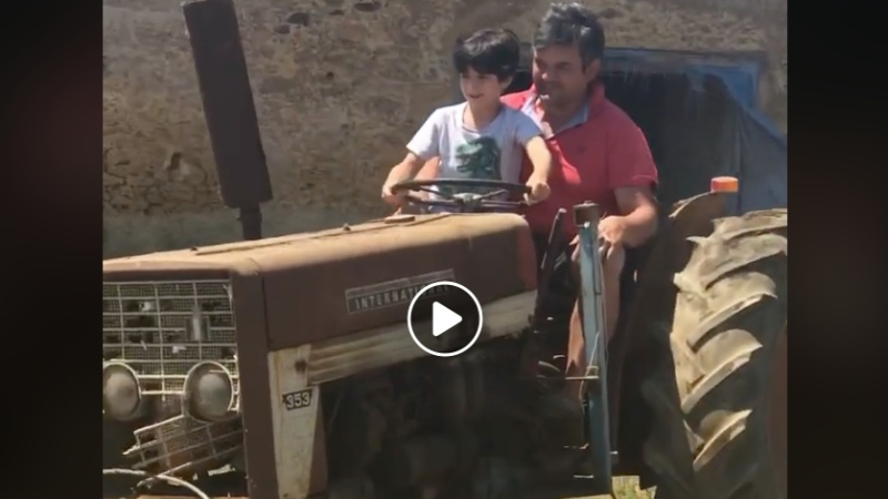 L'Amour est dans le Pré - Pierre et Frédérique font le buzz avec leur vieux tracteur