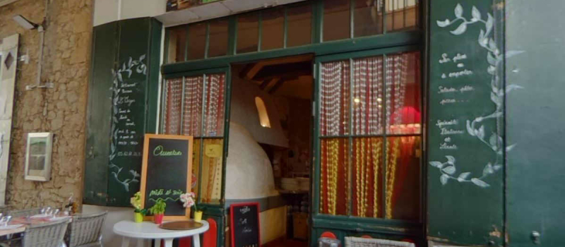 Manger votre pizza dans la cour de l'école