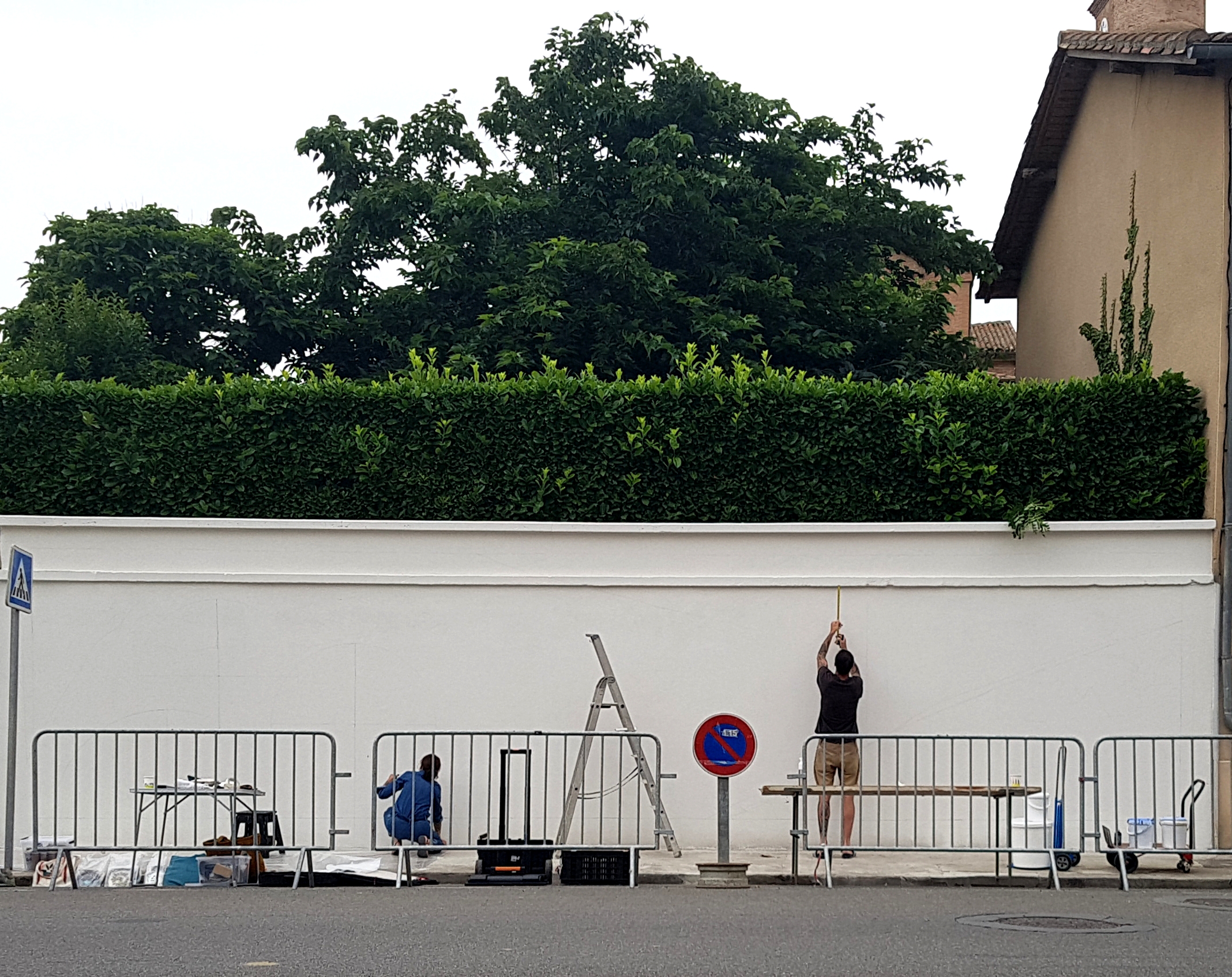 Ils sont devant l'écran blanc