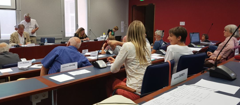Conseil municipal d'une séance à l'autre