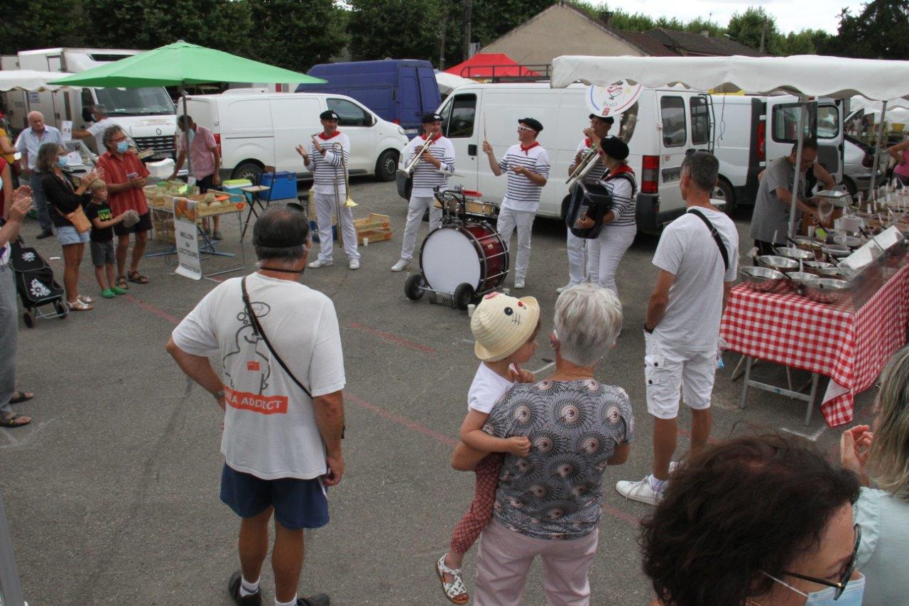Un dimanche ordinaire au marché de la Bouquerie ? - Photo Marc Le Saux