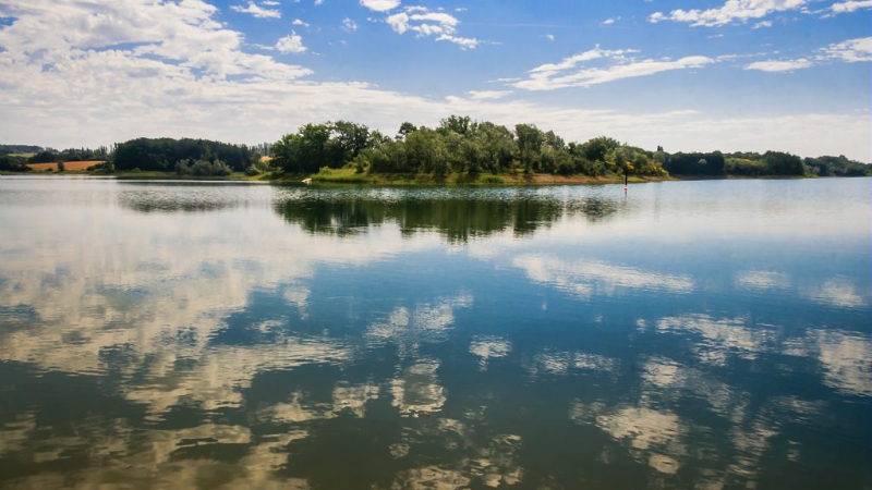 Interdiction de toutes activités nautiques et de baignade sur le lac de Thoux Saint-Cricq 
