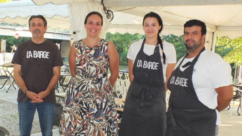 Faites une pause déjeuner au bord de la Baïse sur La Barge !