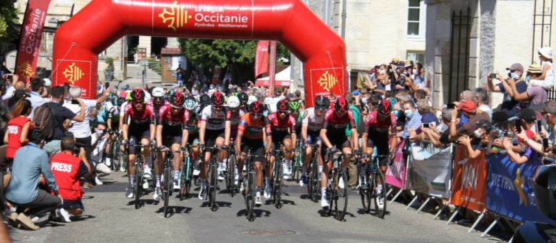 Route d'Occitanie - Comme prévu, le départ a été donné devant l'hôtel des Doctrinaires
