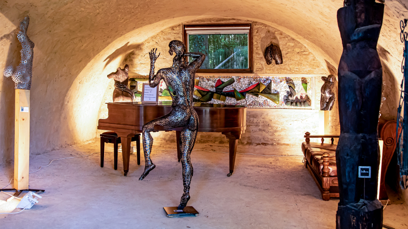 Palmeraie de Bétous: Denis Fourez expose ses sculptures métalliques de femmes  