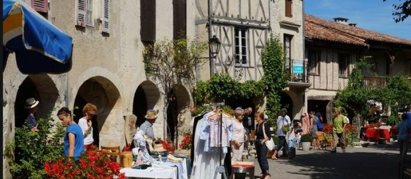 Un grand vide grenier et une belle promenade 