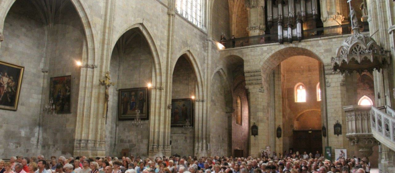 Découvrez le chant de l'orgue dans la majestueuse cathédrale Saint-Pierre