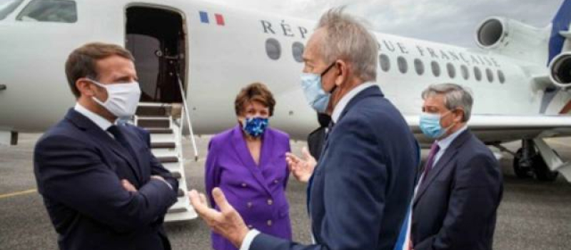 Le maire d’Auch accueille le Président de la République à l’aéroport