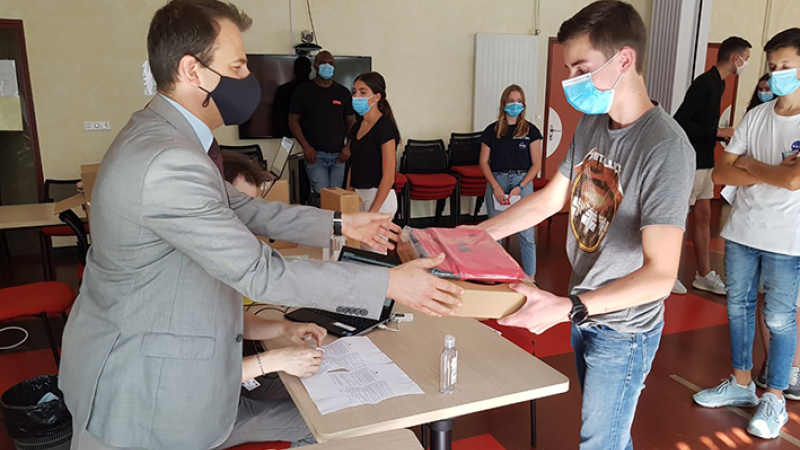 Des ordinateurs pour les lycéens