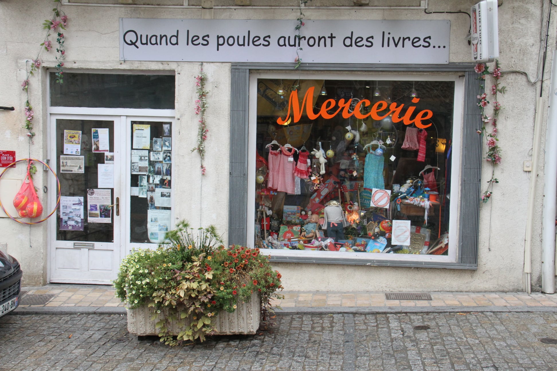 Une partie de la devanture qui va disparaître - Photo Marc Le Saux