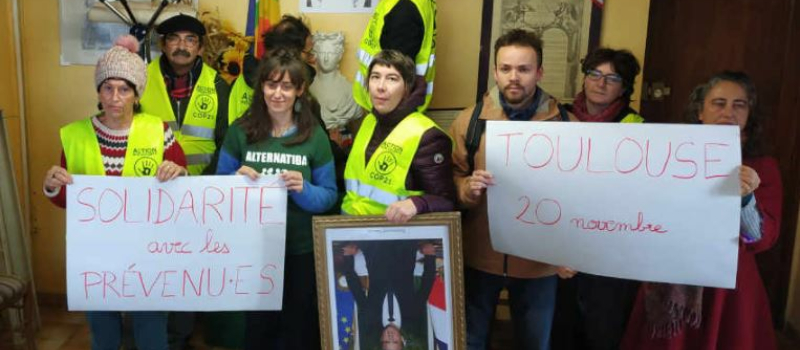 Décrochage de portraits présidentiels