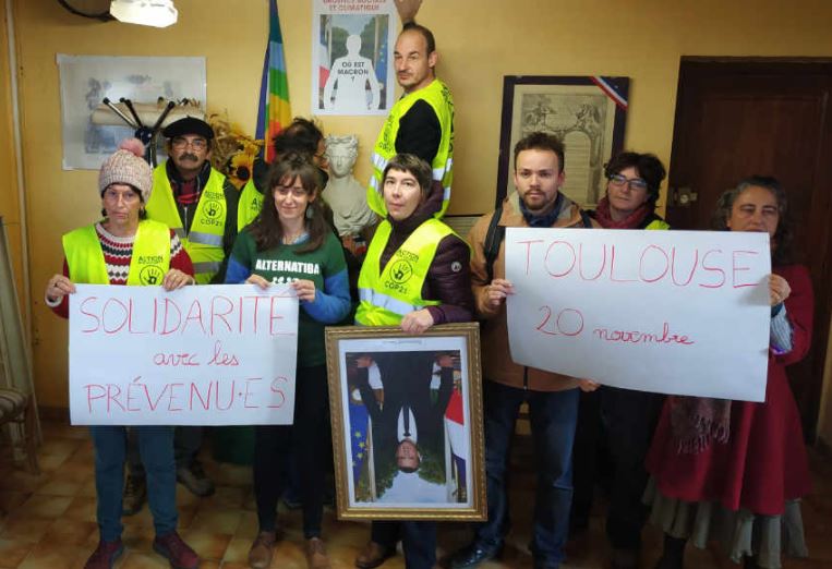 A Lasséran, le 20 novembre 2019, un autre décrochage de portrait présidentiel