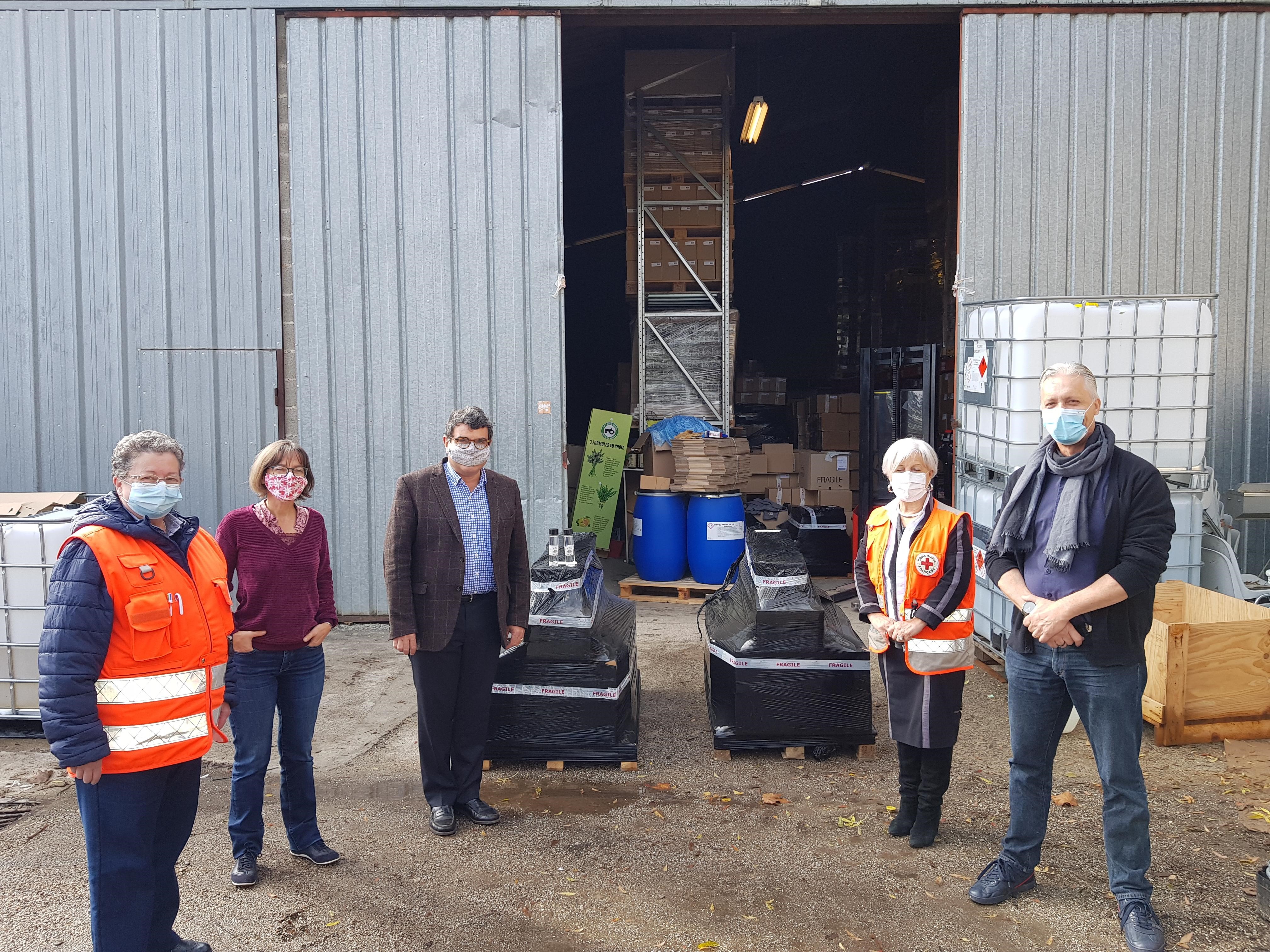 Jean-Christophe (au fond sur la gauche en chemise et veste), Marie-Josée (en rouge) et Patrick Oliviera à droite devant