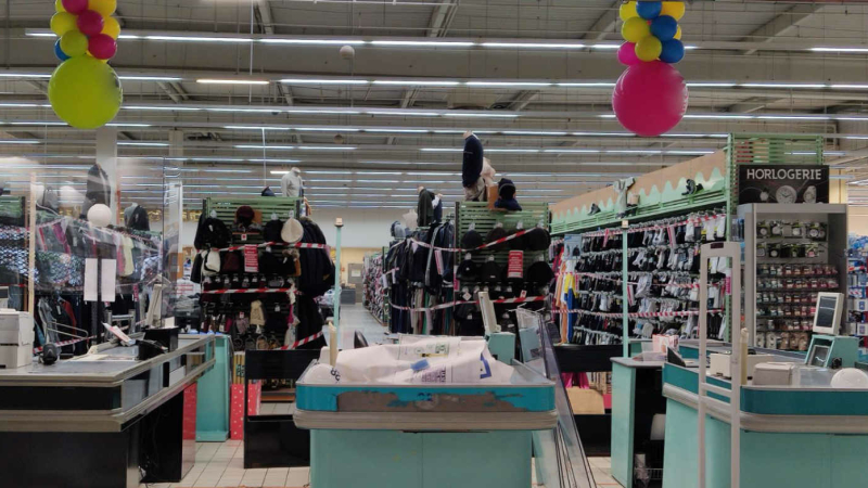 Plutôt que d'autoriser les petits commerces à rouvrir, le gouvernement a tranché
