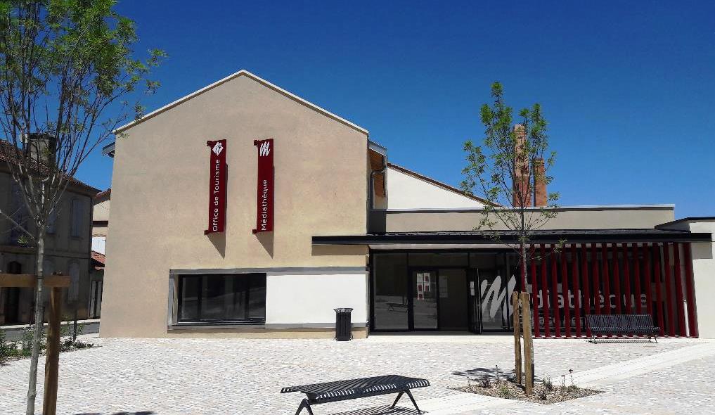 Le bâtiment est fermé mais à l'intérieur,  le travail continue pour le plus grand plaisir des lecteurs 