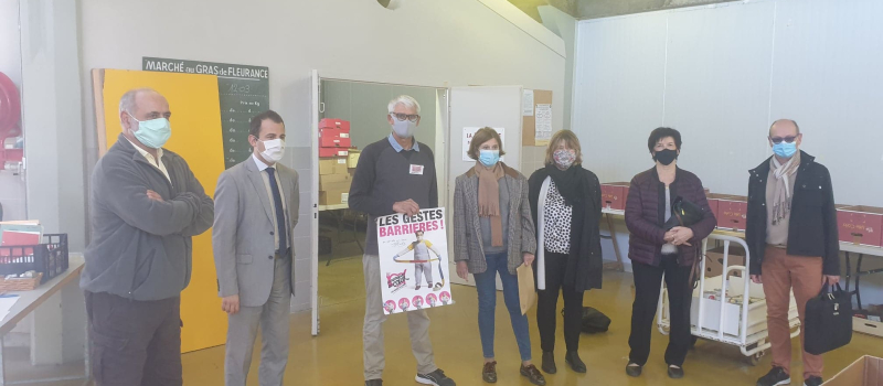 La distribution de l'aide alimentaire délocalisée à la Halle au Gras