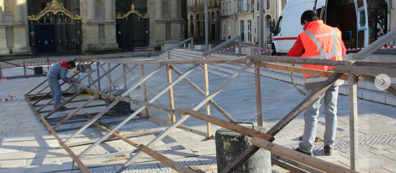 Noël : Un décor géant sur le parvis de la cathédrale