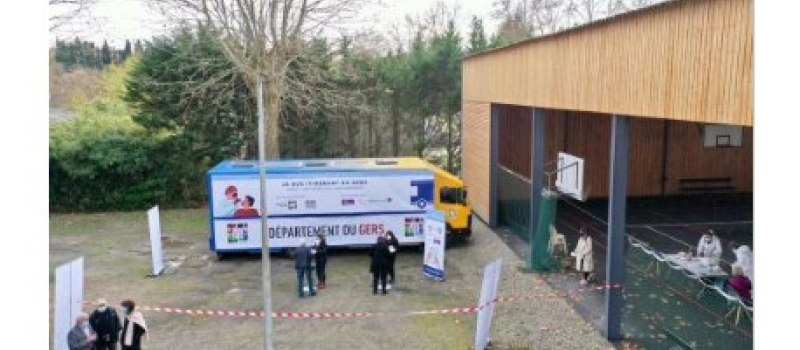 Le bus de test COVID-19 du Conseil Départemental du Gers fait étape à Riguepeu