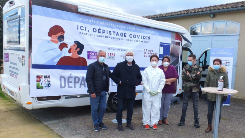 Les habitants des petites communes profitent du passage du bus itinérant