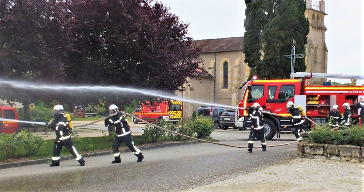 Les pompiers lors d'un exercice à Maignaut-Tauzia - Photo Archives DR