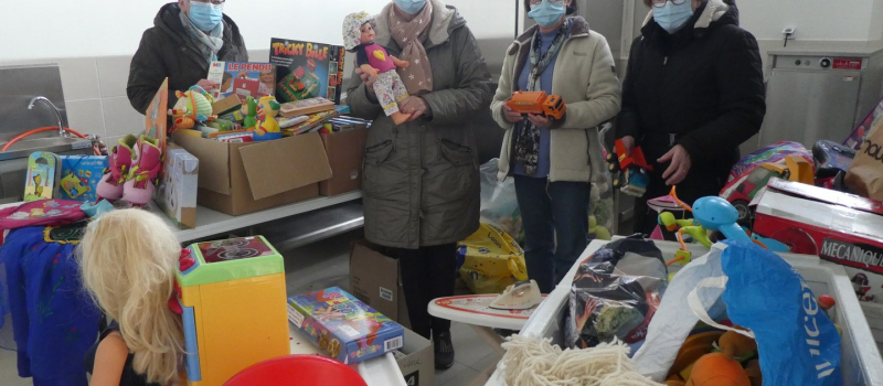 Croix Rouge et Secours Catholique vont aider le Père Noël 