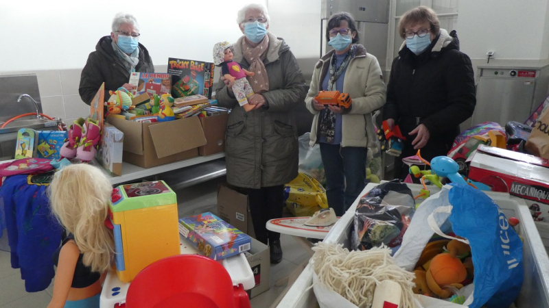 Croix Rouge et Secours Catholique vont aider le Père Noël 