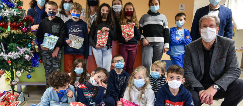 Les enfants pensent aux résidents de l' hôpital
