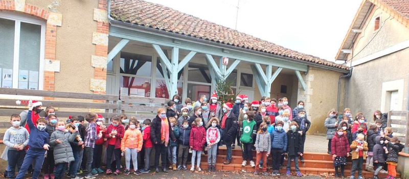 La municipalité a offert des friandises aux écoliers