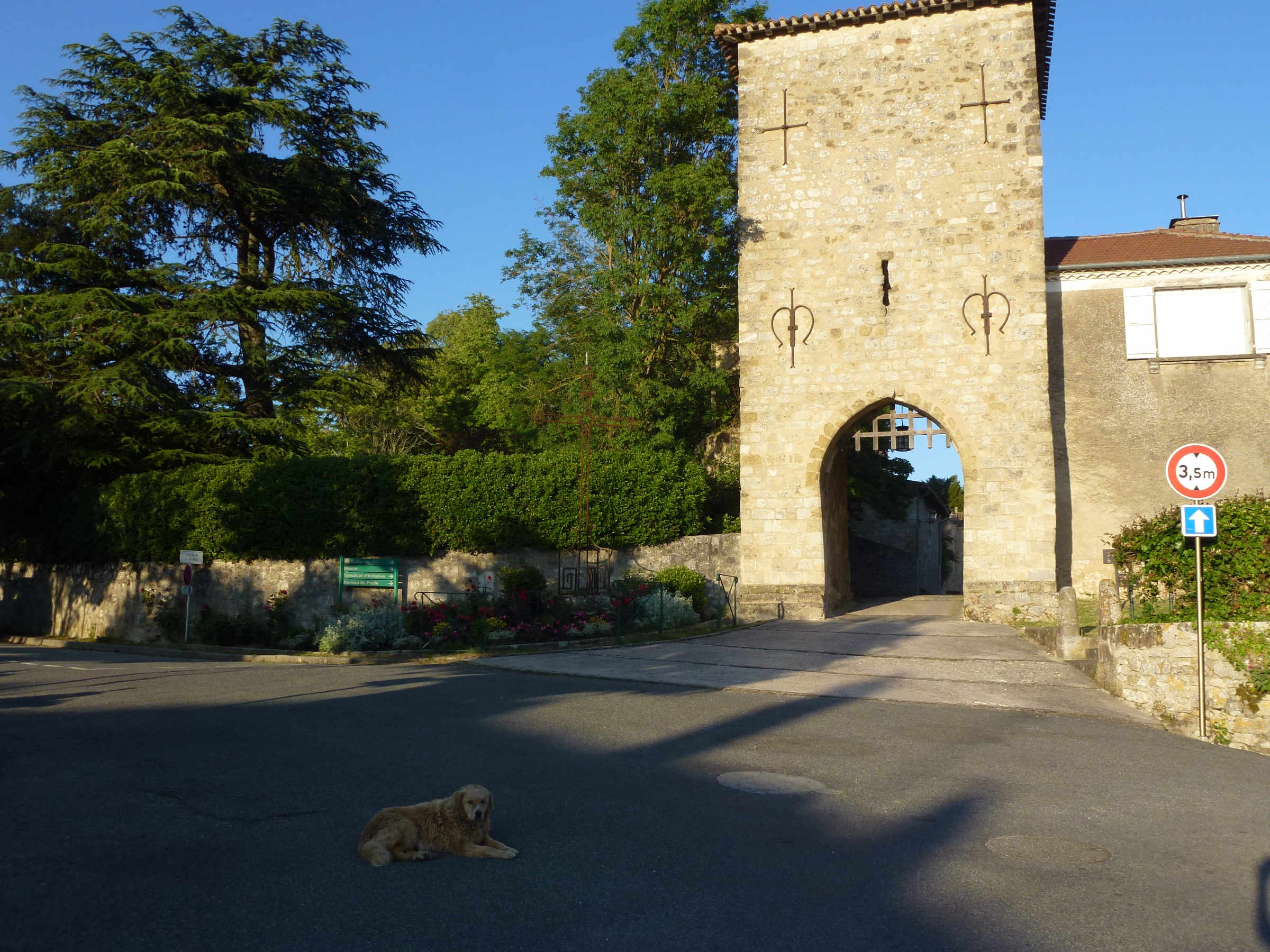 A proximité de la salle des fêtes - Photo ED