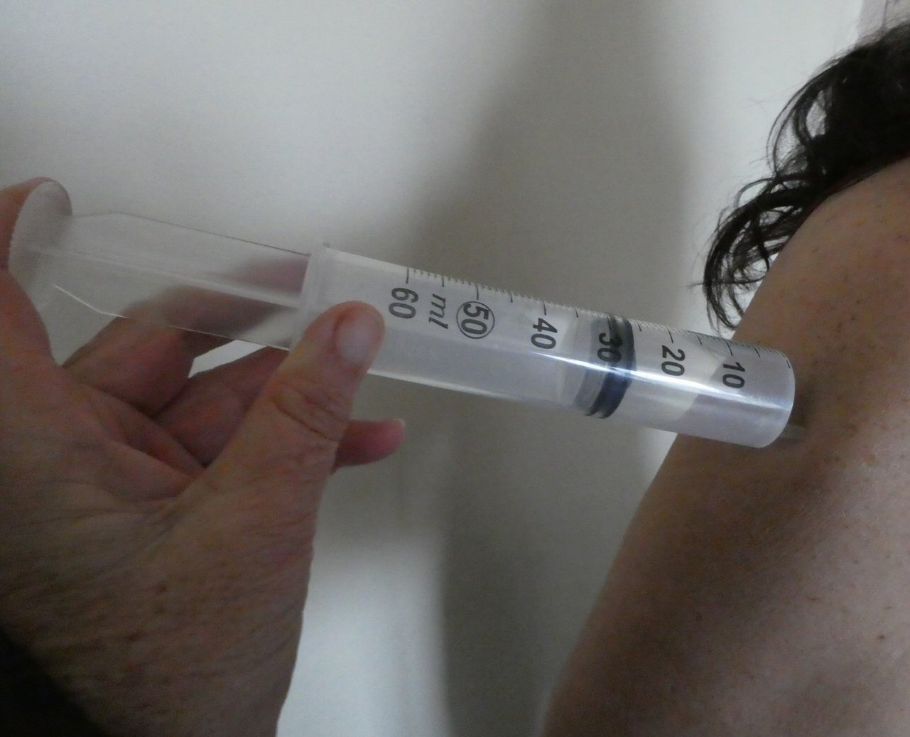 La  vaccination est pour le moment, la seule prévention reconnue 