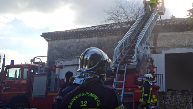 Une partie de la toiture de la distillerie de Tariquet détruite par le feu