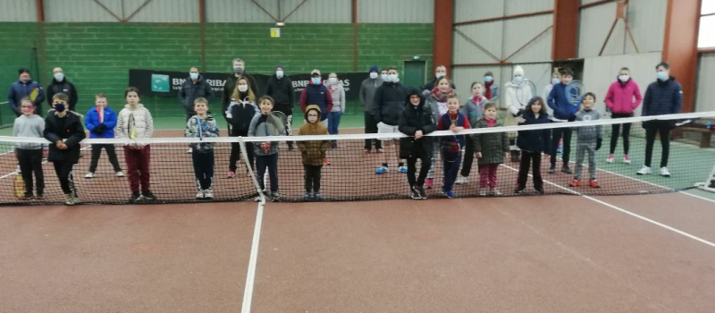 Les joueurs de tennis bravent le froid