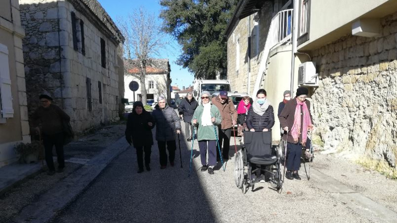 Ils profitent d'un beau soleil pour se promener