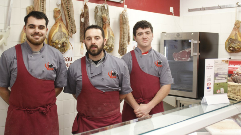 Une bougie sur l’entrecôte de la Boucherie du Coin