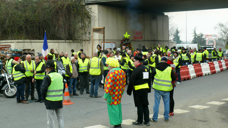 Les Gilets Jaunes se retrouvent au rond point des Justes