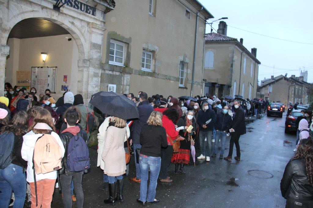 Va-t-il falloir encore redescendre une ou plusieurs fois dans la rue ? - Photo Marc Le Saux