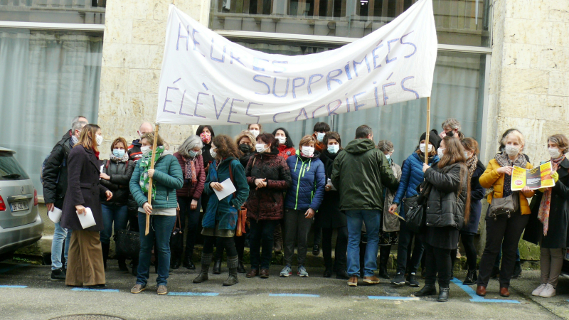 Les enseignants des collèges Salinis et Mathalin manifestent leurs inquiétudes 