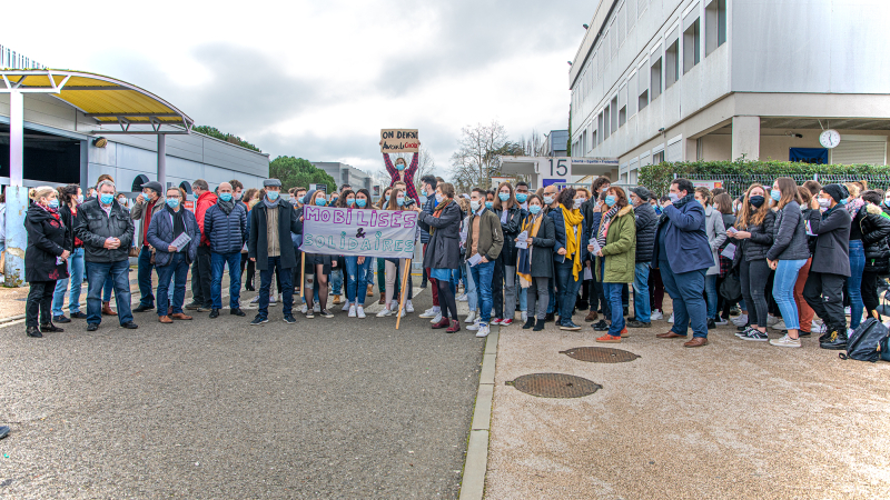 Manif contre le non-financement d'enseignements à Nogaro
