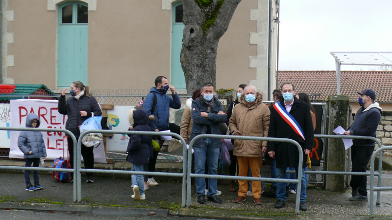 Dites non à la fermeture d'une classe d'école !