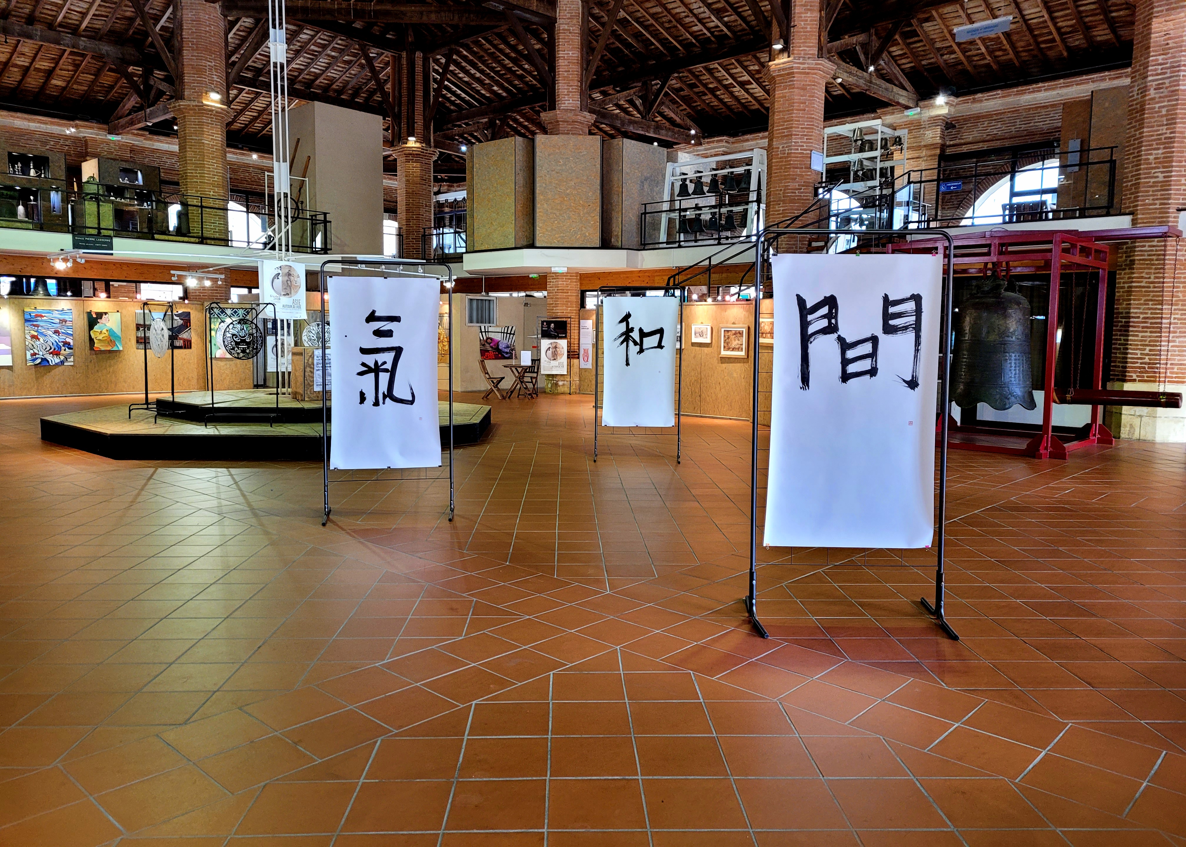 Des calligraphies de Mauro De Giorgi à l'entrée