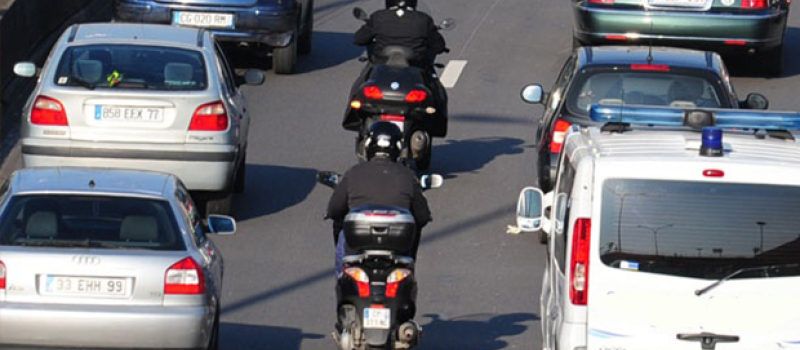 Auto-Moto : La circulationinterfile toujours en débat,