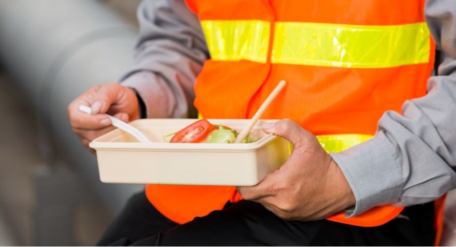 Manger sur le pouce, tel est le quotidien des ouvriers du BTP depuis que les restaurateurs ont fermé leurs portes