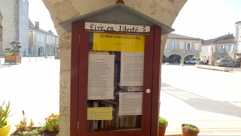 Les poètes s'affichent partout dans le village !