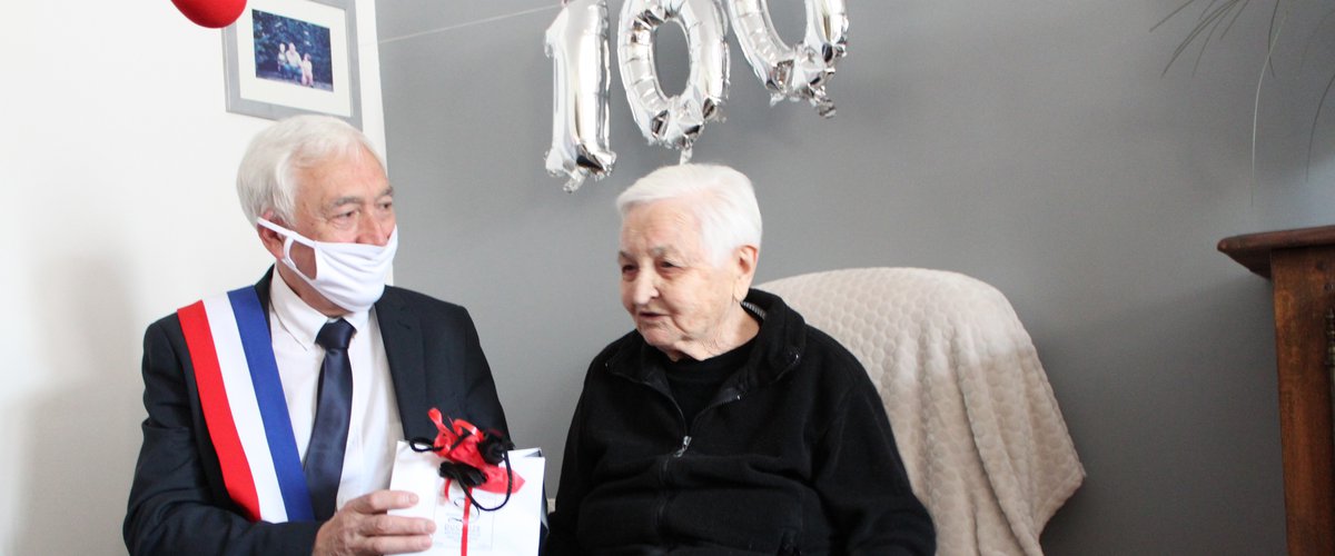 Le maire de l'Isle-Jourdain avec  Maria Soldan-Fedrigo - Photos DR