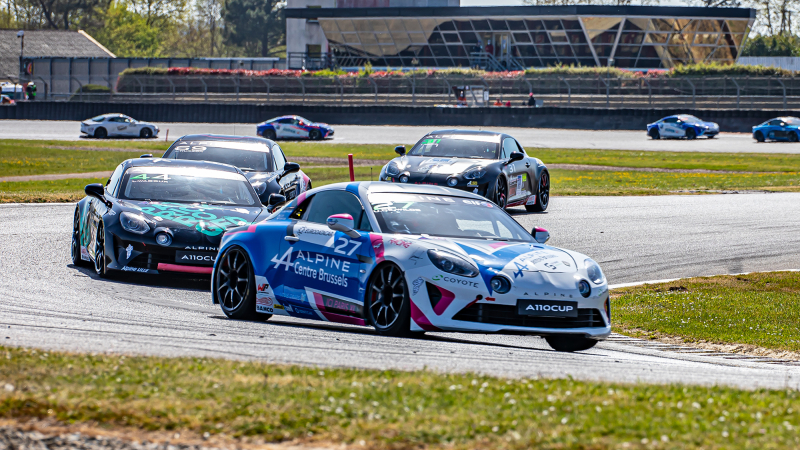 Les Alpine font forte impression à Nogaro  